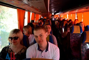Первая группа жителей ДНР выехала в Ростовскую область за российскими паспортами
