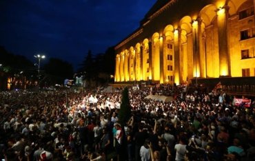 В Тбилиси запланировали новую акцию протеста. Оппозиция выдвинула властям три требования