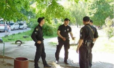 В Запорожской области группа молодых людей жестоко избила полицейских