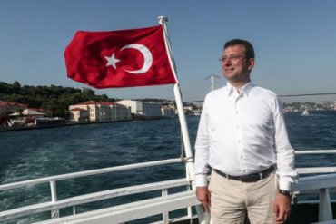 Кандидат от оппозиции выиграл выборы мэра Стамбула