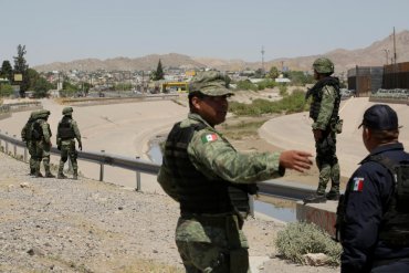 Мексика перебросила на границу с США тысячи военных