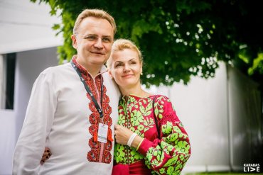 Мэр Львова зарабатывает в семь раз меньше жены