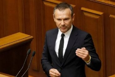 «Я отхожу в сторону»: Вакарчук бросает депутатство