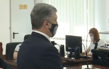 Суд допрашивает Порошенко по делу о сдаче Крыма