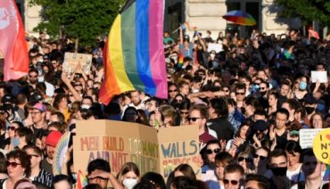 Парламент Венгрии принял закон о запрете «гей-пропаганды» в школах