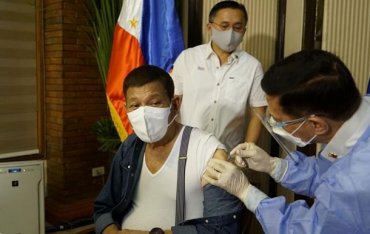Президент Филиппин пригрозил тюрьмой за отказ от вакцинации
