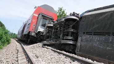 В Германии сошел с рельс поезд: есть погибшие. Фото