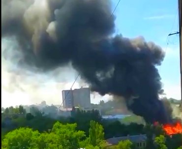 В Донецке опять сообщили о новых взрывах: город в дыму. Видео