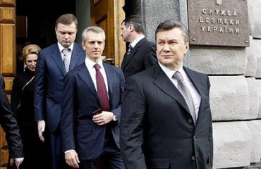 Окружение сливает Януковича