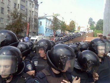 Милиция против народа. Бойня под Украинским домом в ФОТО и ВИДЕО