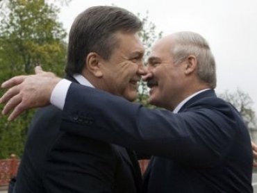 Лукашенко готов заменить Януковича