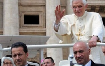 Камердинера Папы Римского посадили под домашний арест
