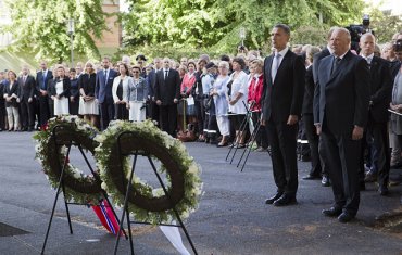 Норвегия почтила память жертв террориста Брейвика