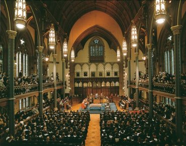 В США запретили проводить выпускные церемонии в церкви