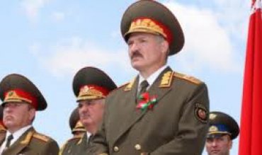 Лукашенко призвал армию быть готовой к подавлению революции