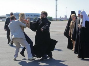 За нападение на патриарха Кирилла активистке FEMEN дали 15 суток