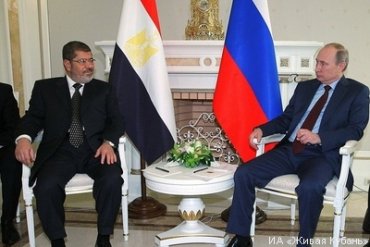 Почему Путина не свергнут, как Мурси, или Семь отличий России от Египта