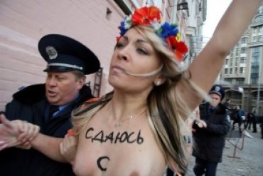 Франция предоставила политическое убежище украинской FEMENистке
