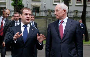 Сегодня в Сочи Азаров и Медведев будут искать баланс
