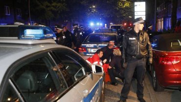 В Германии более 150 мусульман с криками «Аллах акбар» напали на полицейских