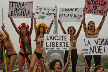В Париже чуть не сгорели FEMENистки