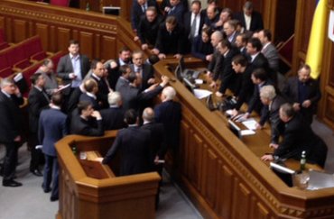 Оппозиция хочет на референдуме отменять указы Януковича