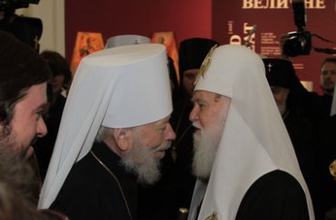 Главы УПЦ МП и УПЦ КП уже целуются – в Украине грядет объединение церквей?
