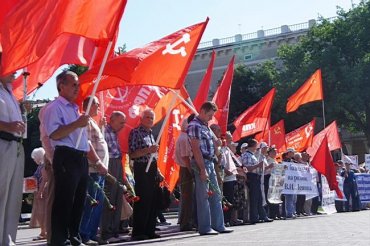 КПРФ требует отставки правительства Медведева