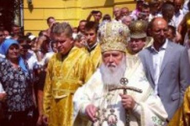Верующие и оппозиция во главе с Филаретом прошлись по Киеву крестным ходом