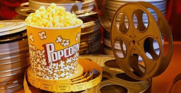 Очередной налог в Украине повысит цены на билеты в кино