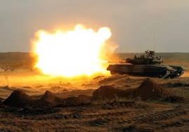 Под Донецком идет танковый бой