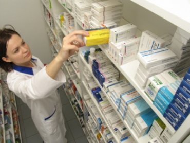 Болеть нынче дорого: Кто устанавливает украинцам моду на дорогие лекарства