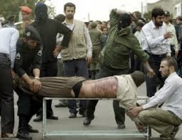 За нарушение поста Рамадан в Иране публично наказывают поркой