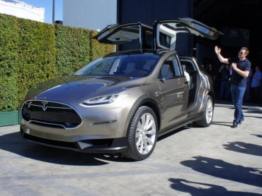Tesla готовит в Калифорнии фабрику под выпуск спортивных внедорожников Model X