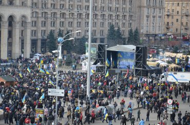Майдан требует, чтобы Порошенко ввел на Донбассе военное положение