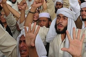В Пакистане сунниты устроили погромы из-за поста в Facebook