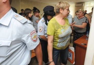 Суд в Воронеже приговорил семью за выпечку булок с маком
