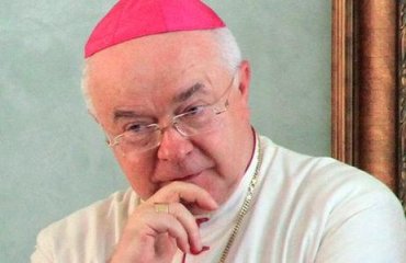 Бывшего посла Ватикана судят за домогательства к детям