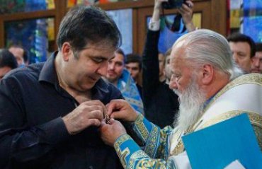 Одесский митрополит УПЦ МП подарил Саакашвили икону Божией Матери и вручил памятный знак