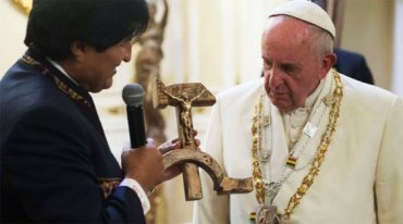 Папа Франциск рассказал, что вручение «коммунистического распятия» не оскорбило его
