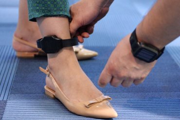 В России изобрели браслет, который поможет начальникам следить за подчиненными