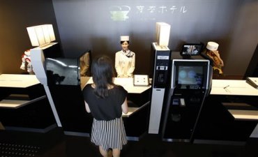 В Японии открыли отель, где посетителей обслуживают роботы