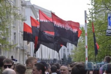 На вече «Правого сектора» на Майдане пришли всего лишь сто человек