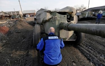 В Минске договорились об отводе танков и вооружений калибра до 100 мм