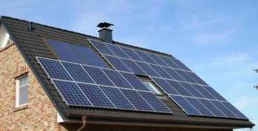 Украинцы смогут продавать «альтернативное» электричество с частных солнечных и ветровых установок