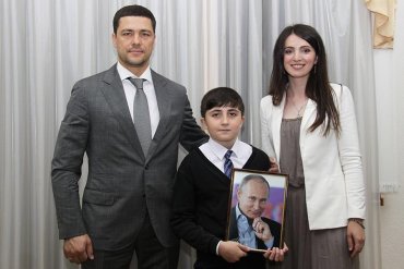 Ингушский мальчик разбил копилку, чтобы помочь Путину