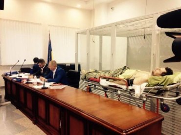 Обвиняемый по «делу Онищенко» сходил под себя в суде, симулируя инсульт