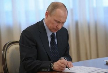 В Кремле не могут разобраться, какой из законов о нацгвардии подписал Путин