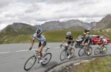 Британец Крис Фрум выиграл «Тур де Франс» в третий раз
