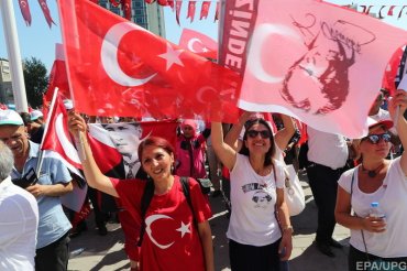 В Турции оппозиция провела митинг в защиту демократии
